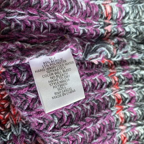 Kori, large, rainbow sweater with wide sleeves/cuffs - Picture 4 of 13